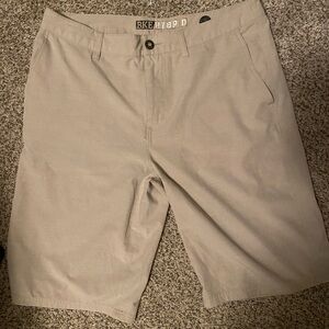 BKE Men's Light Tan Flat-Front Shorts